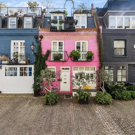 Iconic Pink House From Love Actually, Notting Hill-3
